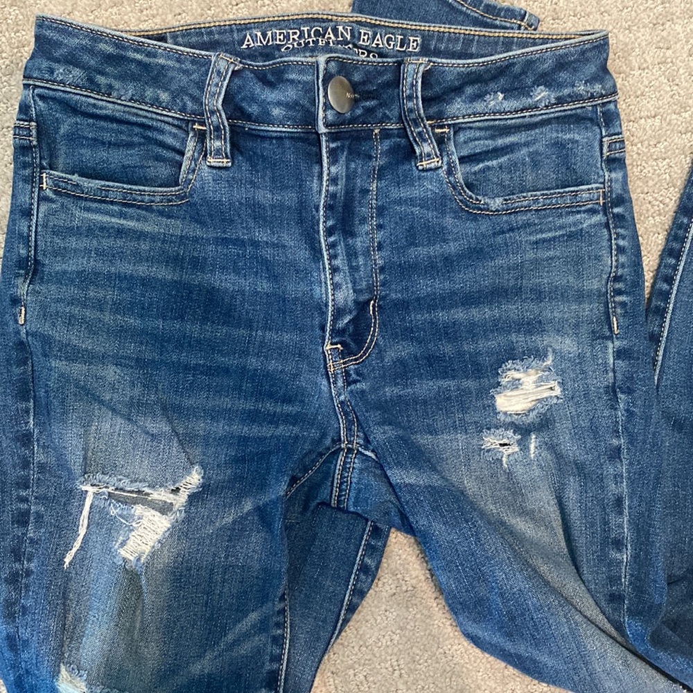American Eagle size 4 high rise jegging super stretch with holes